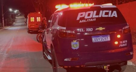 Suspeito de 29 anos foi preso em flagrante ap&oacute;s imobilizar a v&iacute;tima; mulher possu&iacute;a medida protetiva contra o companheiro