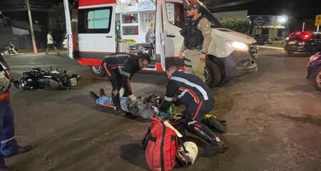 Carro invadiu preferencial e atingiu moto