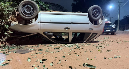 Jovem alegou que perdeu o controle do carro; passageiros tamb&eacute;m eram menores