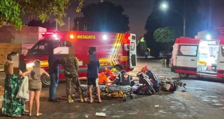 Os dois ocupantes da moto permanecem em estado grave, entubados, ap&oacute;s apresentarem quadro de TCE