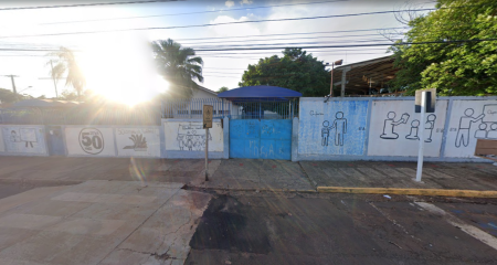Avô aguardava a menina no portão quando foi informado de que ela não estava mais na unidade