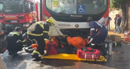 Vítima foi socorrida por pelos Bombeiros e avançada do Samu