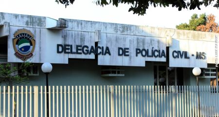 A vítima foi ofendida e atacada de forma agressiva