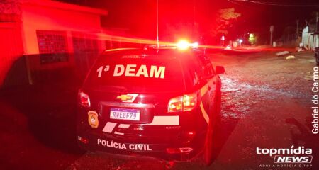 Mulher foi arrastada pelos cabelos e agredida; testemunhas ajudaram vítima a fugir