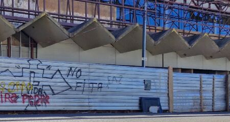 Obra é marcada por adiamentos