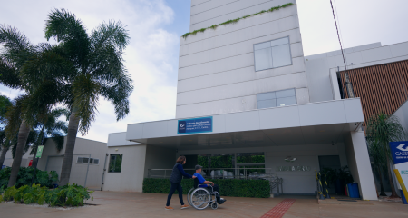 Iniciativa estrat&eacute;gica da institui&ccedil;&atilde;o j&aacute; acolheu mais de 4,3 mil pacientes, unindo tecnologia, gest&atilde;o inteligente e afeto para reverter o grave cen&aacute;rio do p&eacute; diab&eacute;tico e transformar a jornada da sa&uacute;de em Mato Grosso do Sul