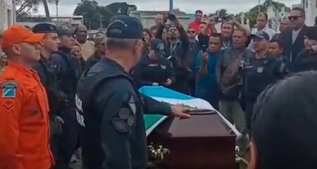 A despedida foi acompanhada por mais de 500 pessoas da cidade