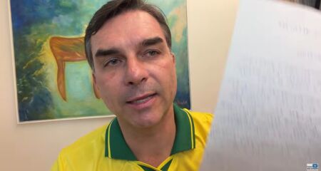 Na mensagem, o ex-presidente afirma que o filho seria, segundo ele, a melhor opção para combater problemas como corrupção, violência e empobrecimento no país