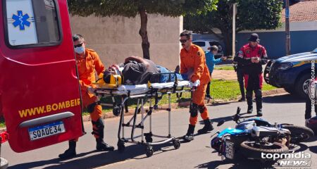 Bombeiros de folga prestam primeiros socorros ao motociclista