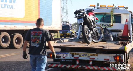 Vítimas que estavam na motocicleta ficaram em estado grave após colisão