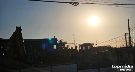 Estado terá predomínio de sol, tardes quentes e condições favoráveis à propagação de incêndios florestais