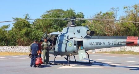 Após o pouso na base do esquadrão, uma ambulância deu continuidade ao transporte do jovem para atendimento hospitalar
