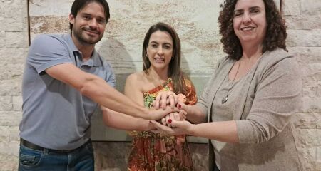 Anúncio reúne presidente do PT de Corumbá e ex-prefeita de Itaquiraí pelo PSB em chapa focada no Pantanal e no Cone Sul de MS