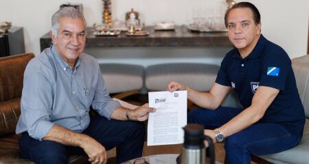 Reinaldo Azambuja e Coronel David durante reuni&atilde;o 