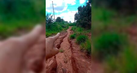 Os moradores realizaram reclama&ccedil;&otilde;es e pedidos nos canais oficiais da prefeitura, mas n&atilde;o receberam resposta 