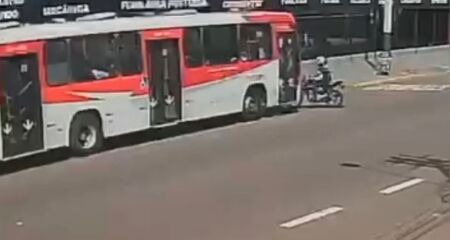 V&iacute;tima foi levada pelo ve&iacute;culo por quase 100 metros