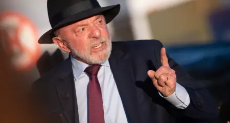 Lula foi multado em R$ 15 mil por propaganda eleitoral antecipada ap&oacute;s pedir "voto para as duas" em refer&ecirc;ncia a Simone Tebet e Marina Silva