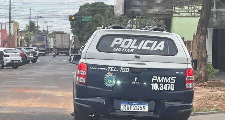 Em outro ponto da cidade, um morador de rua se irritou por n&atilde;o ganhar doa&ccedil;&otilde;es e amea&ccedil;ou matar moradores com faca