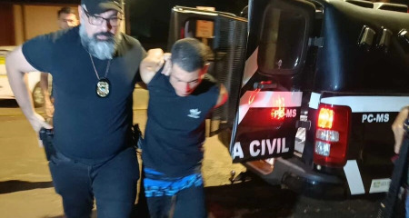 Homem &eacute; apontado como o condutor da motoneta furtada utilizada no crime