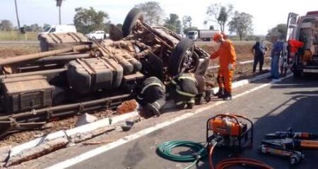 A vítima conduzia um caminhão com cerca de 22 cabeças de gado