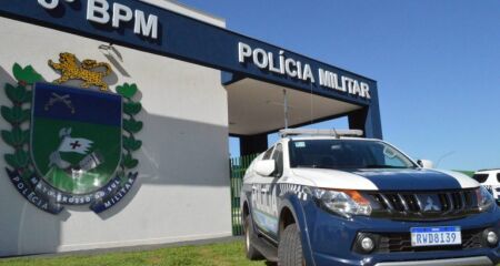 A vítima se trancou em casa ao ver o filho se aproximar a sua residência