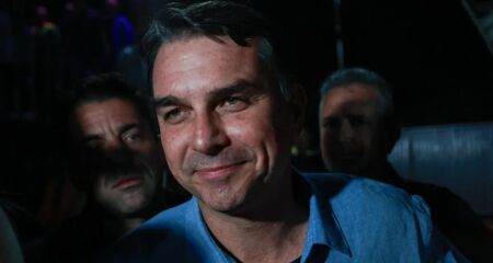 Flávio se recupera em pesquisa