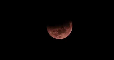 Eclipse lunar ocorre na noite de 27 para 28 de agosto, ter&aacute; auge &agrave; 1h13 e deixar&aacute; 96,2% da Lua encobertos pela sombra da Terra