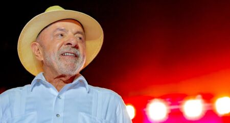 Ministro da Fazenda acompanha Lula