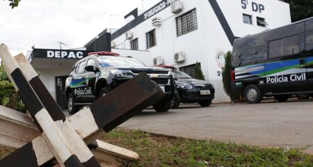 O homem conseguiu pedir ajuda na casa de um conhecido ap&oacute;s o crime 