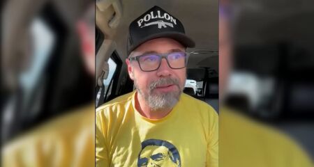Pollon vota errado, mas corrige