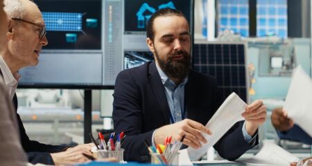 Explore como as tesourarias corporativas utilizam ferramentas de conversão em tempo real para gerenciar a avaliação de ativos digitais, a liquidez da tesouraria e a liquidação transfronteiriça