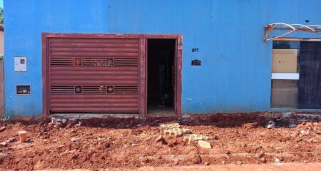 Uma moradora precisou gastar mais de R$ 200 para arrumar os encanamentos em frente &agrave; sua casa 