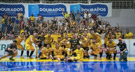 Time de Dourados fez 4 a 0, gols de Ryan, Nathan, Juninho e Ronald e contou com grandes defesas de Jackson para garantir a vantagem