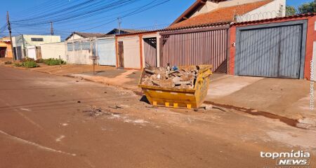 Ela foi socorrida pelo Corpo de Bombeiros e encaminhada para a Santa Casa com traumatismo cranioencefálico e suspeita de afundamento de crânio