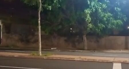 Um morador afirmou que o terreno invadido é utilizado como ponto para uso de drogas e de depósito de furtos