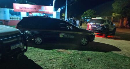 Menino estava acompanhado da companheira e seguia a caminho de casa quando foram surpreendidos