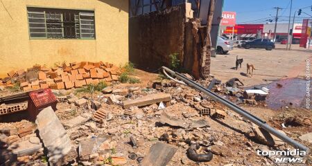 Acidente aconteceu na manhã deste domingo no cruzamento com a Avenida Monte Castelo
