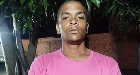 O homem fugiu de bicicleta da casa da ex-companheira logo após o crime