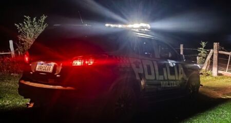 Suspeitando do crime, ela acionou a Polícia Militar e foi até a delegacia para registrar o caso; suspeito fugiu