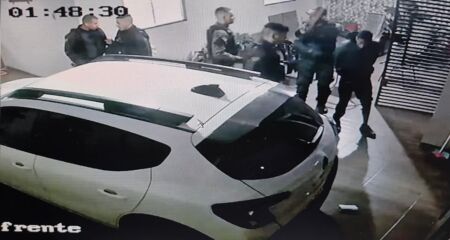 Baleado durante abordagem passou por telhados de várias casas antes de ser capturado