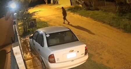 Depois de apanhar, o homem fugiu correndo do local