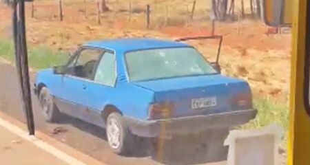 Os três estavam em um carro que ficou danificado pelos disparos
