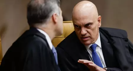 Discuss&atilde;o ocorreu ap&oacute;s Moraes descobrir que Mendon&ccedil;a mandou a PF aprofundar investiga&ccedil;&atilde;o que revelaram conversas do ministro com Vorcaro