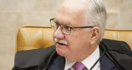Fachin será o responsável por decidir se o relatório da PF que mostra as trocas de mensagens entre Moraes e Vorcaro vai ao plenário da Corte