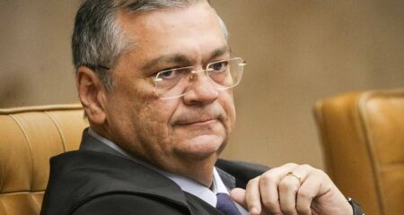 Dino vê guerra religiosa no País