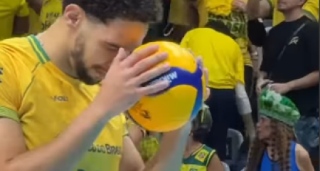 Central foi titular na vit&oacute;ria por 3 sets a 0 sobre a Argentina, que deu ao Brasil o t&iacute;tulo sul-americano e a classifica&ccedil;&atilde;o para Los Angeles