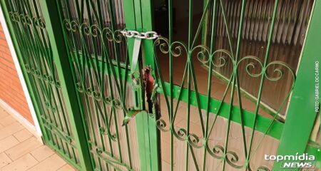 Porta danificada ser&aacute; trocada; or&ccedil;amento ficou em R$ 5 mil