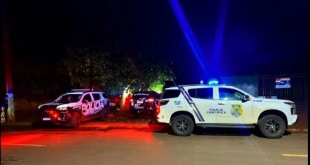 Os disparos teriam sido efetuados por dois homens em uma moto