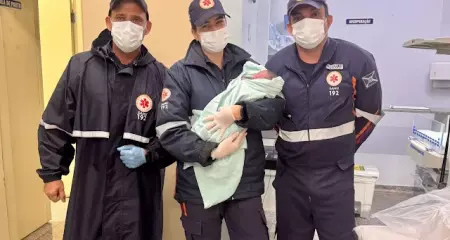 Ap&oacute;s os atendimentos necess&aacute;rios, m&atilde;e e filha foram levadas para um hospital da regi&atilde;o
