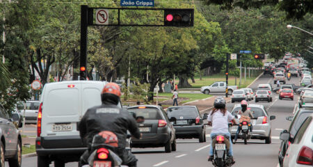 Motoristas podem verificar multas, licenciamento e outras cobranças pelos canais oficiais do Detran-MS